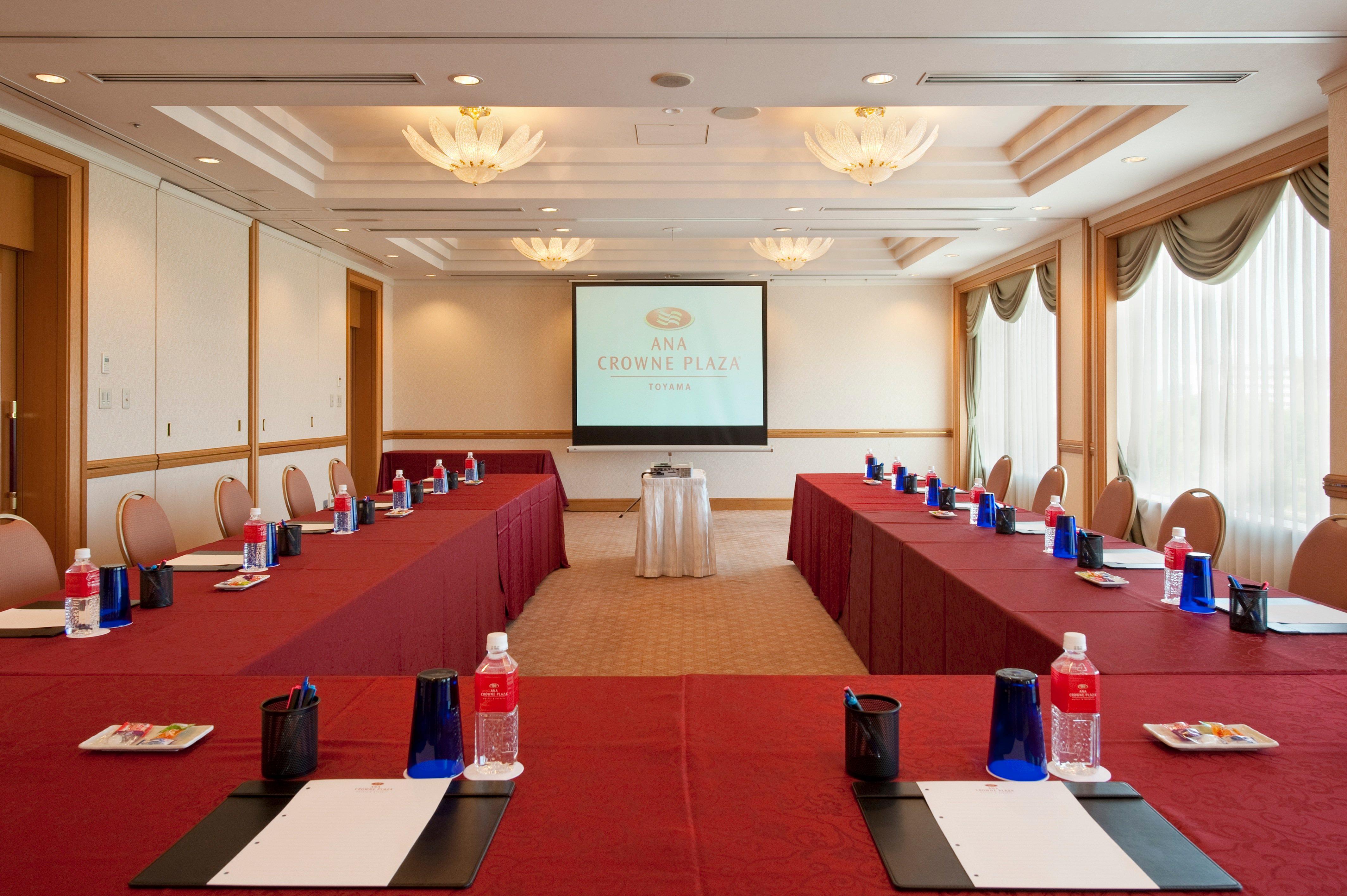 Отель Ana Crowne Plaza Toyama By Ihg Экстерьер фото