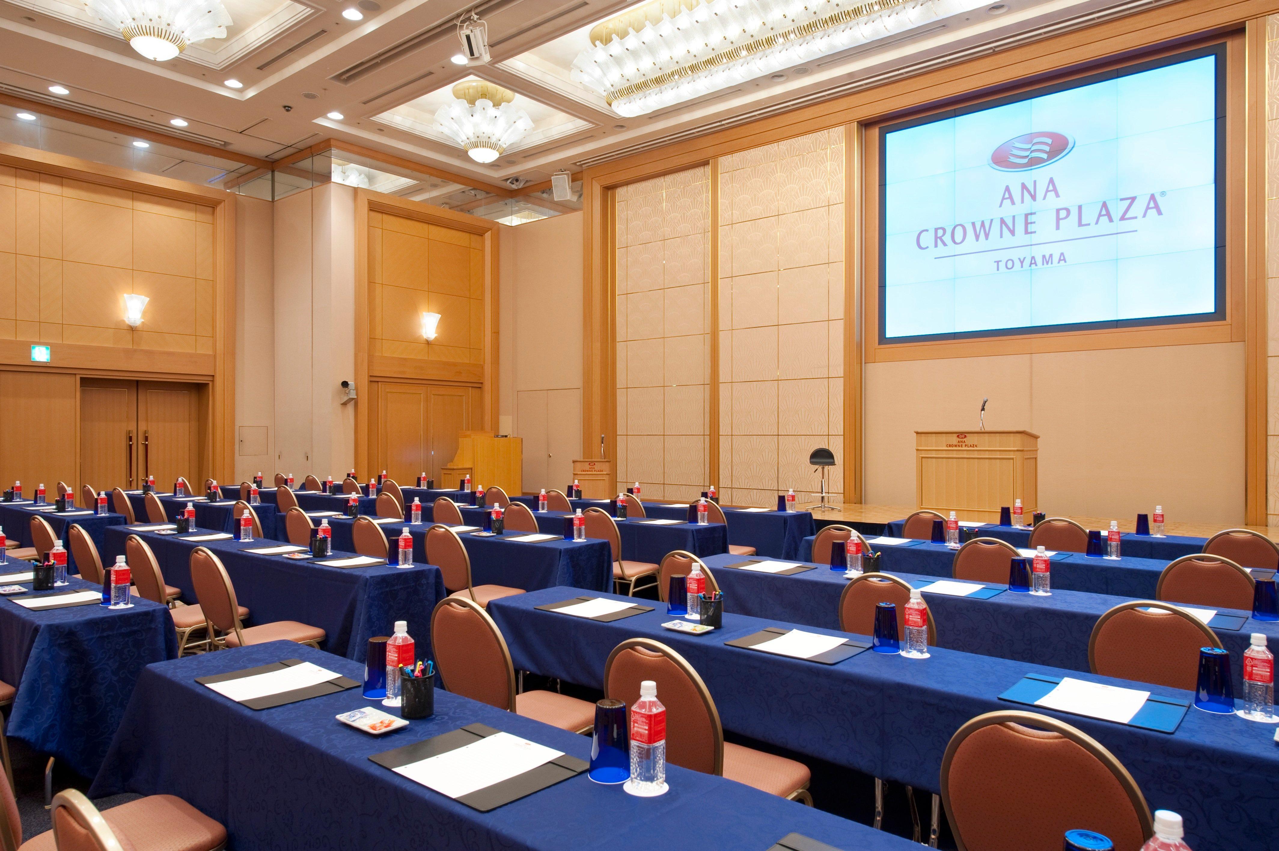 Отель Ana Crowne Plaza Toyama By Ihg Экстерьер фото