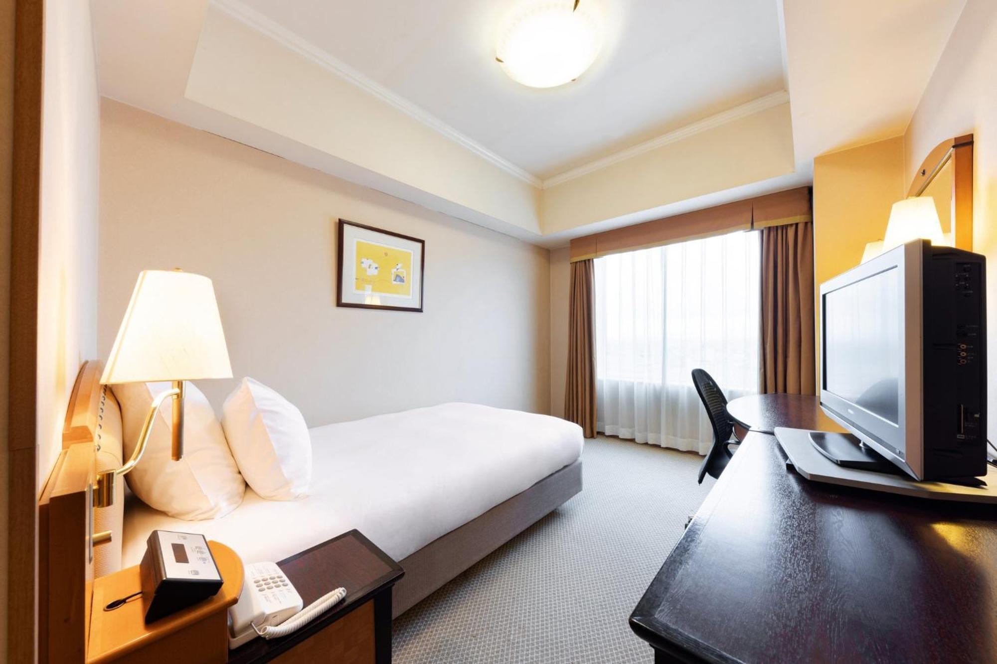 Отель Ana Crowne Plaza Toyama By Ihg Экстерьер фото