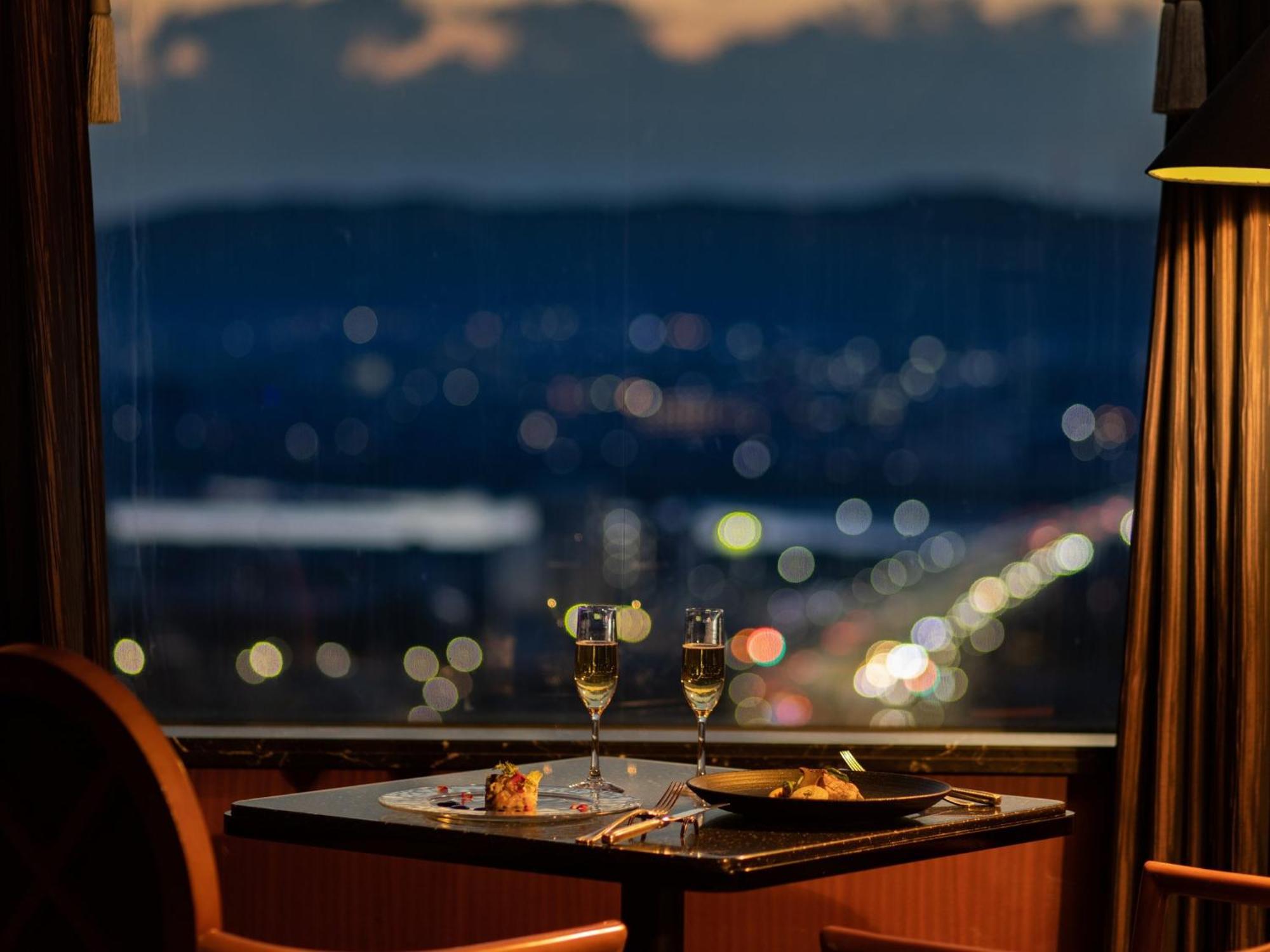 Отель Ana Crowne Plaza Toyama By Ihg Экстерьер фото