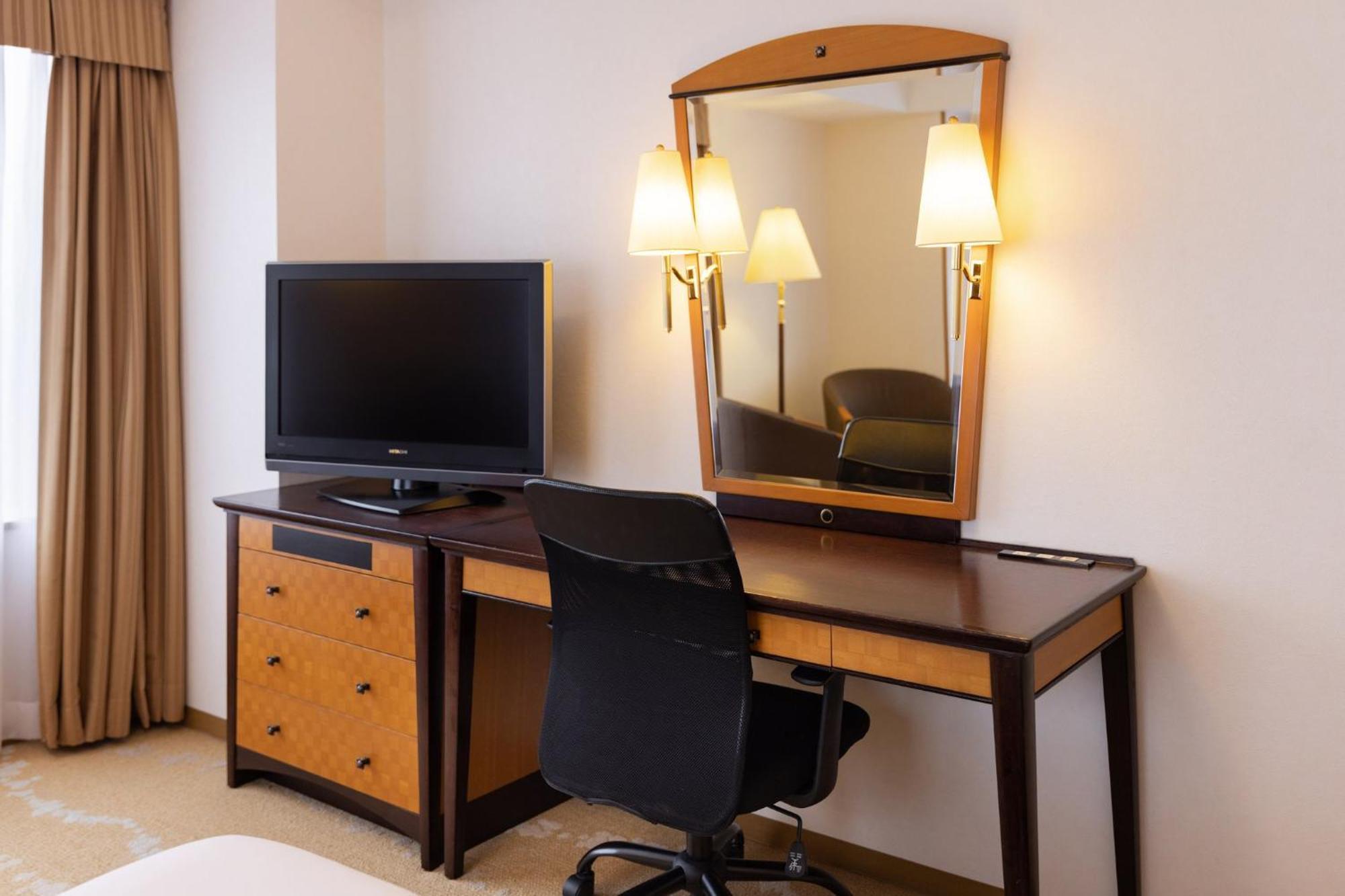 Отель Ana Crowne Plaza Toyama By Ihg Экстерьер фото