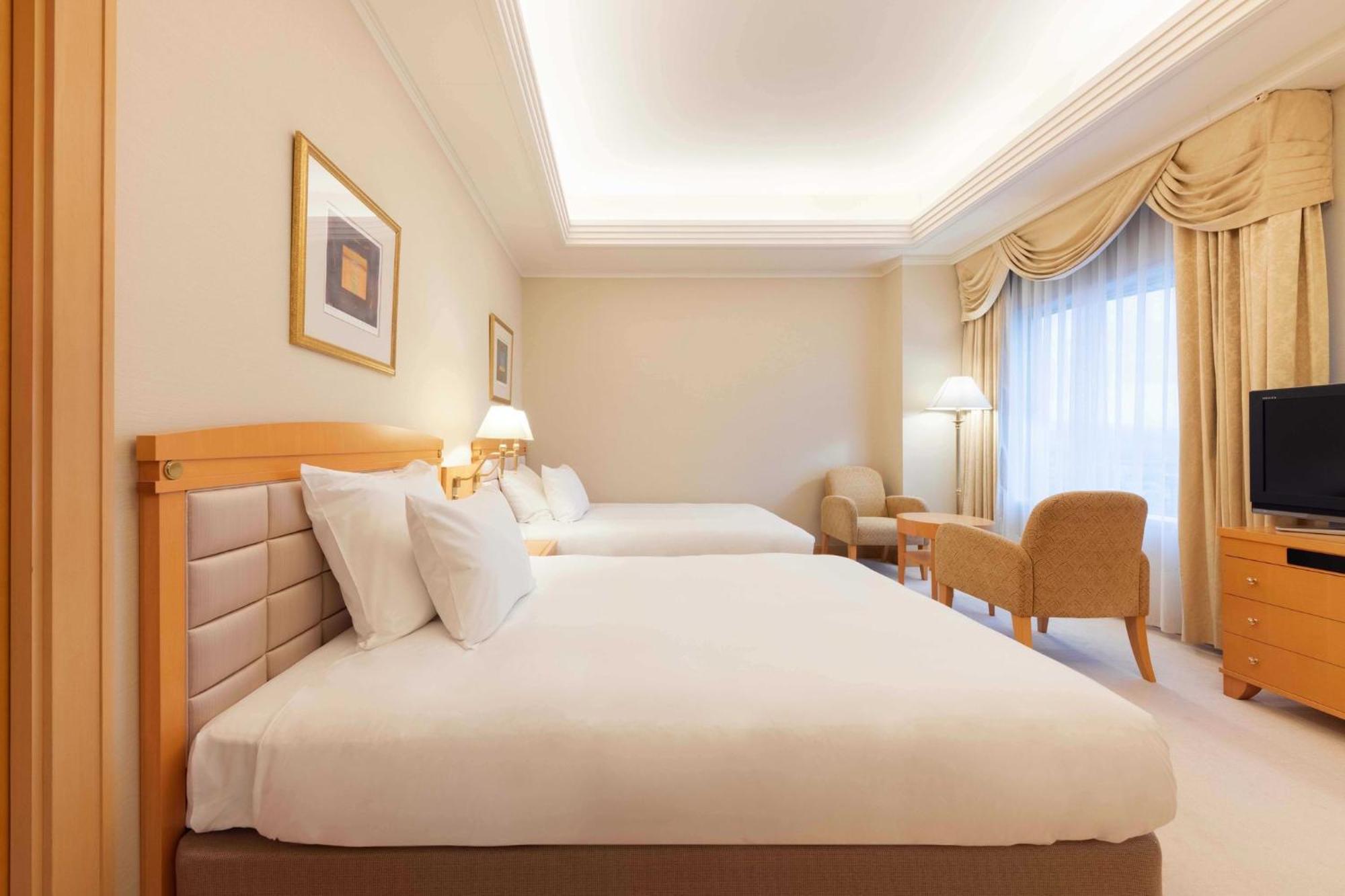 Отель Ana Crowne Plaza Toyama By Ihg Экстерьер фото