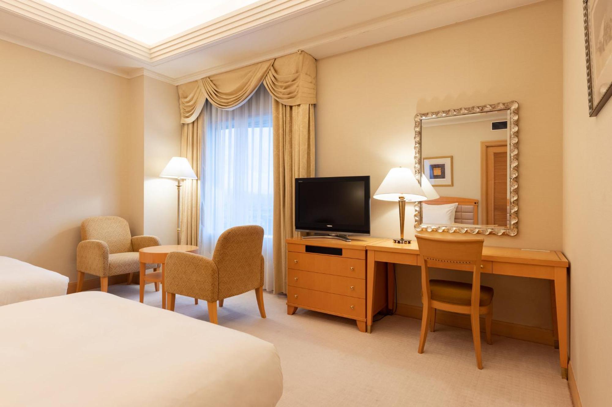 Отель Ana Crowne Plaza Toyama By Ihg Экстерьер фото